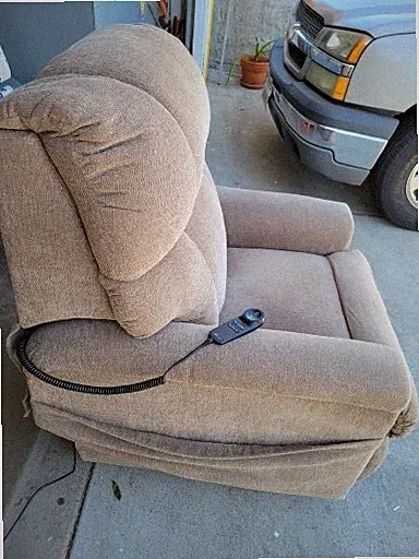 La-Z-Boy Electric Power Lift Recliner w/ Remote